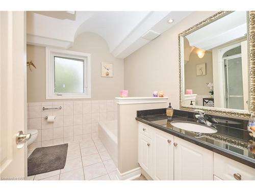 60 Bridgewater Court, Welland, ON - Indoor Photo Showing Bathroom