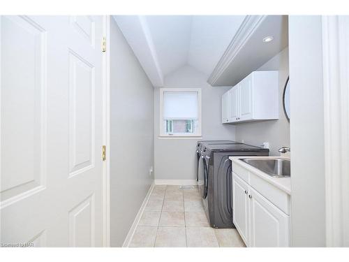 60 Bridgewater Court, Welland, ON - Indoor Photo Showing Laundry Room