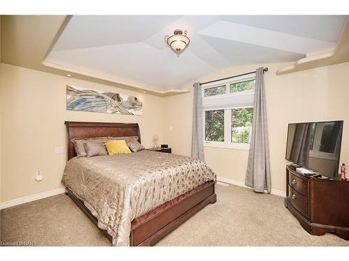 60 Bridgewater Court, Welland, ON - Indoor Photo Showing Bedroom