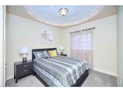 60 Bridgewater Court, Welland, ON - Indoor Photo Showing Bedroom