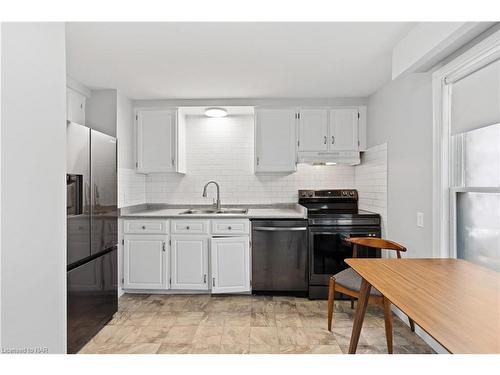 6262 Johnson Drive, Niagara Falls, ON - Indoor Photo Showing Kitchen With Stainless Steel Kitchen