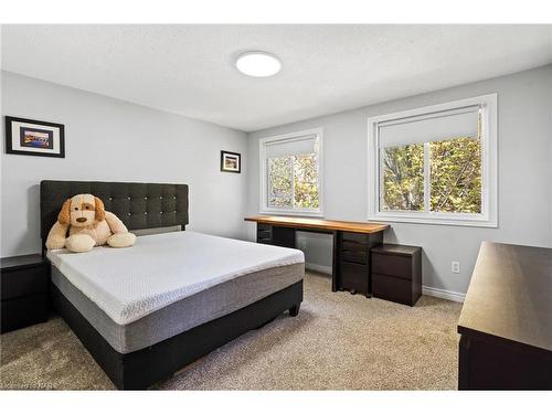 6262 Johnson Drive, Niagara Falls, ON - Indoor Photo Showing Bedroom