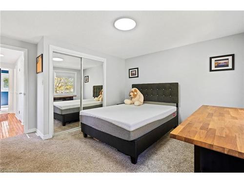 6262 Johnson Drive, Niagara Falls, ON - Indoor Photo Showing Bedroom