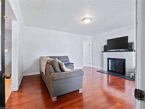 2206 Stevensville Road, Stevensville, ON - Indoor Photo Showing Living Room With Fireplace