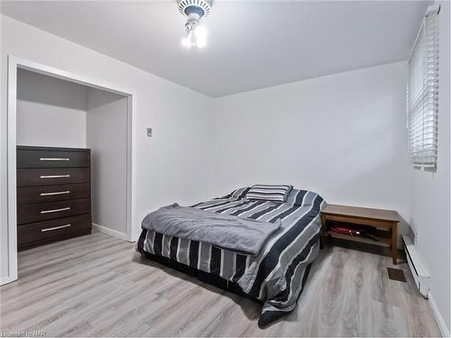 2206 Stevensville Road, Stevensville, ON - Indoor Photo Showing Bedroom