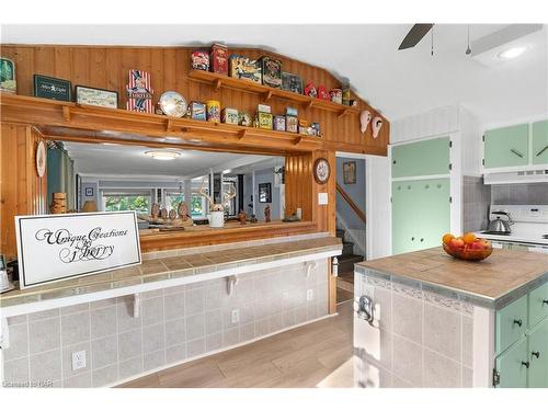 2 Auditorium Circle, Grimsby, ON - Indoor Photo Showing Kitchen