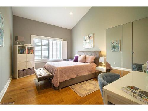 62-3232 Montrose Road, Niagara Falls, ON - Indoor Photo Showing Bedroom