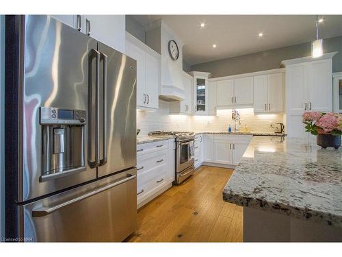 62-3232 Montrose Road, Niagara Falls, ON - Indoor Photo Showing Kitchen With Stainless Steel Kitchen With Upgraded Kitchen