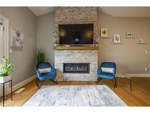 62-3232 Montrose Road, Niagara Falls, ON - Indoor Photo Showing Living Room With Fireplace