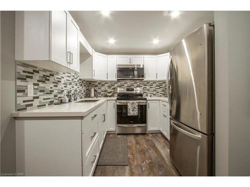 62-3232 Montrose Road, Niagara Falls, ON - Indoor Photo Showing Kitchen With Stainless Steel Kitchen With Upgraded Kitchen