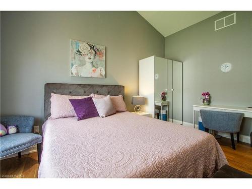 62-3232 Montrose Road, Niagara Falls, ON - Indoor Photo Showing Bedroom