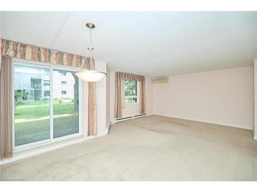 113-4658 Drummond Road, Niagara Falls, ON - Indoor Photo Showing Other Room