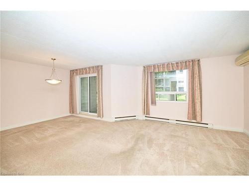 113-4658 Drummond Road, Niagara Falls, ON - Indoor Photo Showing Other Room