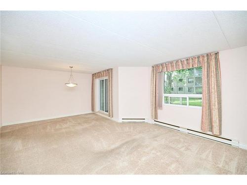 113-4658 Drummond Road, Niagara Falls, ON - Indoor Photo Showing Other Room