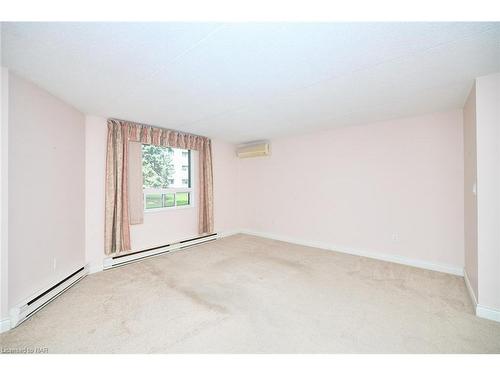 113-4658 Drummond Road, Niagara Falls, ON - Indoor Photo Showing Other Room