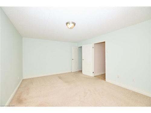 113-4658 Drummond Road, Niagara Falls, ON - Indoor Photo Showing Other Room