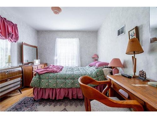 5740 Drummond Road, Niagara Falls, ON - Indoor Photo Showing Bedroom