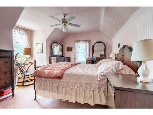 5740 Drummond Road, Niagara Falls, ON - Indoor Photo Showing Bedroom