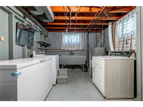 5740 Drummond Road, Niagara Falls, ON - Indoor Photo Showing Laundry Room