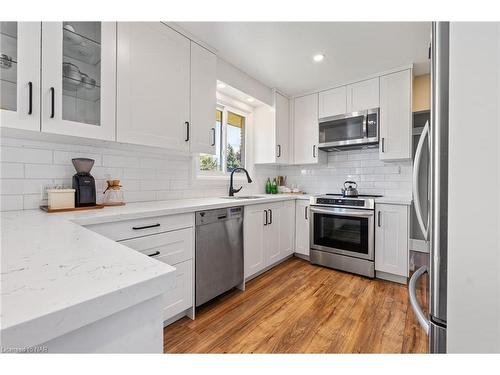 20 Stanley Street, St. Catharines, ON - Indoor Photo Showing Kitchen With Upgraded Kitchen