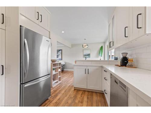 20 Stanley Street, St. Catharines, ON - Indoor Photo Showing Kitchen