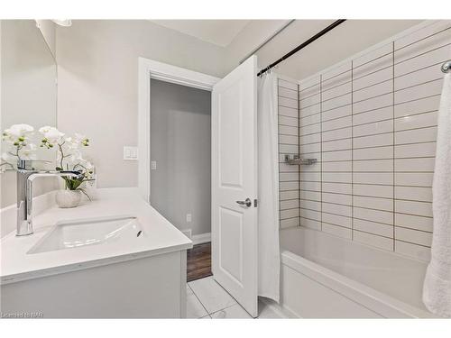 20 Stanley Street, St. Catharines, ON - Indoor Photo Showing Bathroom