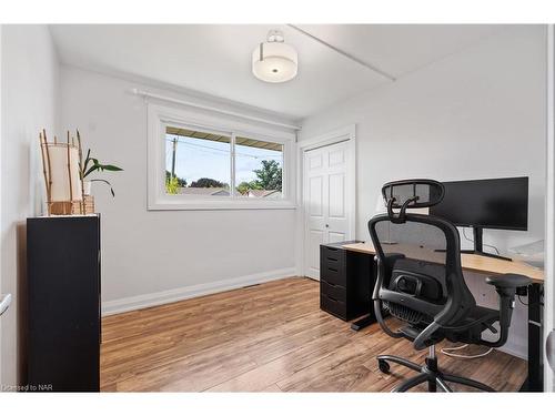 20 Stanley Street, St. Catharines, ON - Indoor Photo Showing Office