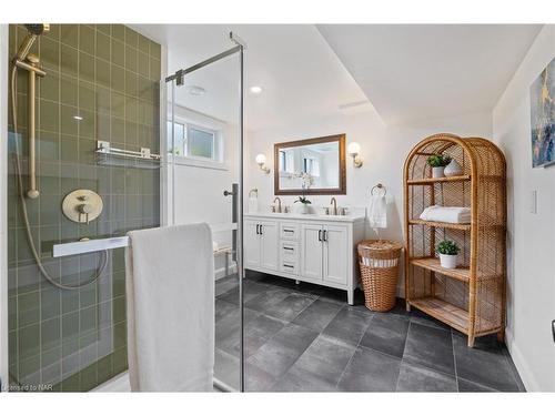 20 Stanley Street, St. Catharines, ON - Indoor Photo Showing Bathroom