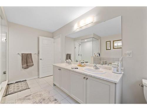 7924 Odell Crescent, Niagara Falls, ON - Indoor Photo Showing Bathroom