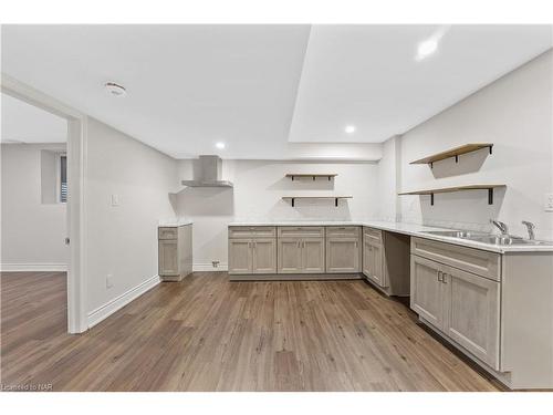 7924 Odell Crescent, Niagara Falls, ON - Indoor Photo Showing Kitchen With Double Sink