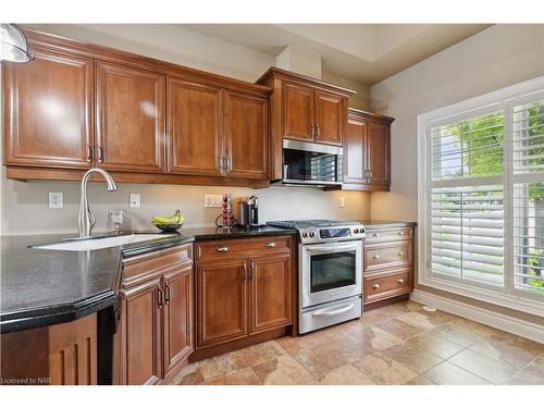 32 Pinot Trail, Niagara-On-The-Lake, ON - Indoor Photo Showing Kitchen