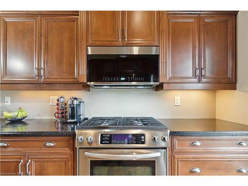 32 Pinot Trail, Niagara-On-The-Lake, ON - Indoor Photo Showing Kitchen