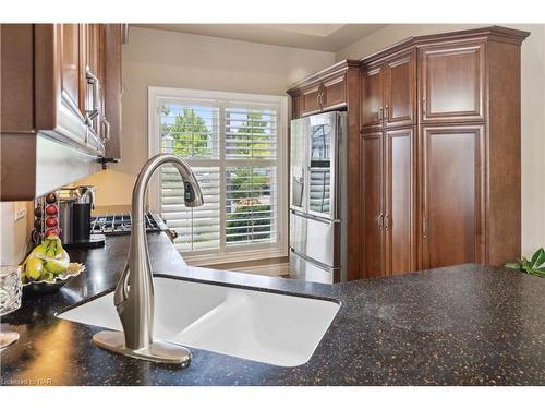 32 Pinot Trail, Niagara-On-The-Lake, ON - Indoor Photo Showing Kitchen