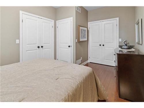 32 Pinot Trail, Niagara-On-The-Lake, ON - Indoor Photo Showing Bedroom