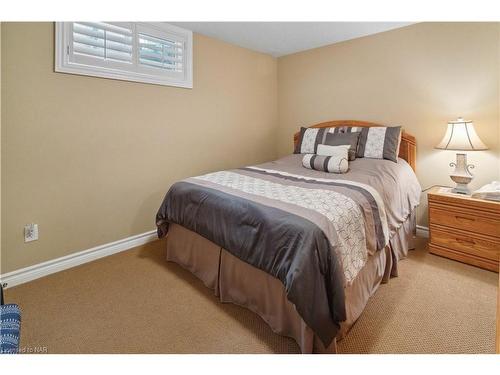 32 Pinot Trail, Niagara-On-The-Lake, ON - Indoor Photo Showing Bedroom