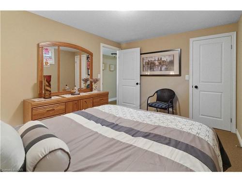 32 Pinot Trail, Niagara-On-The-Lake, ON - Indoor Photo Showing Bedroom