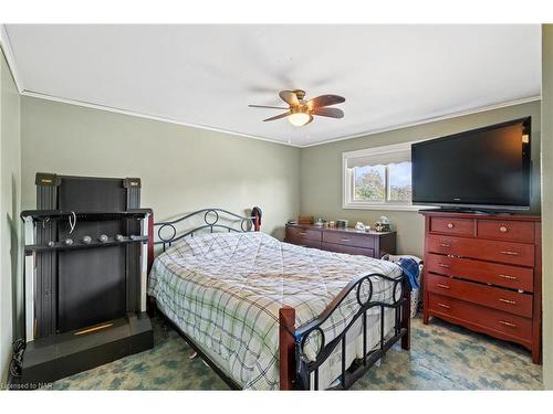 311 Highland Avenue, Fort Erie, ON - Indoor Photo Showing Bedroom