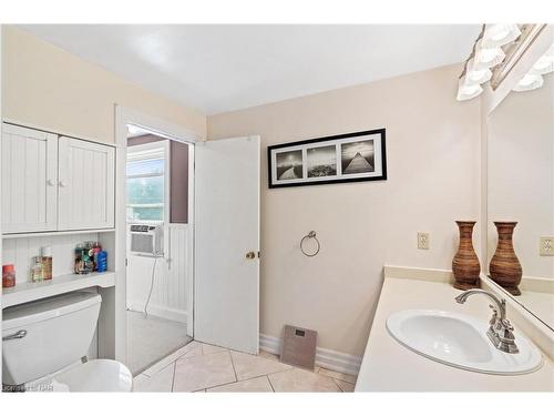 311 Highland Avenue, Fort Erie, ON - Indoor Photo Showing Bathroom