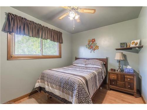 2495 Coral Avenue, Stevensville, ON - Indoor Photo Showing Bedroom