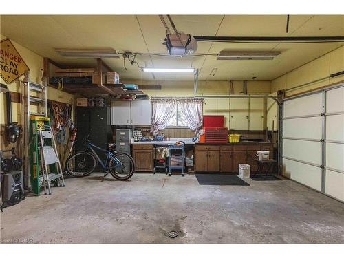 2495 Coral Avenue, Stevensville, ON - Indoor Photo Showing Garage