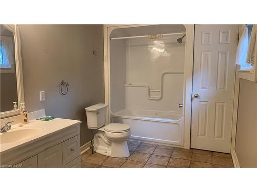 2891 Chippawa Road, Port Colborne, ON - Indoor Photo Showing Bathroom