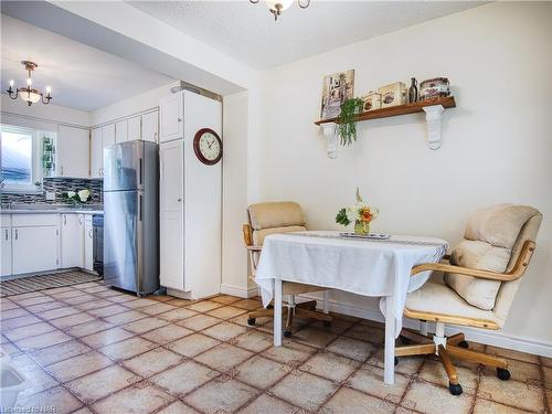 15 Stonegate Drive, St. Catharines, ON - Indoor Photo Showing Dining Room