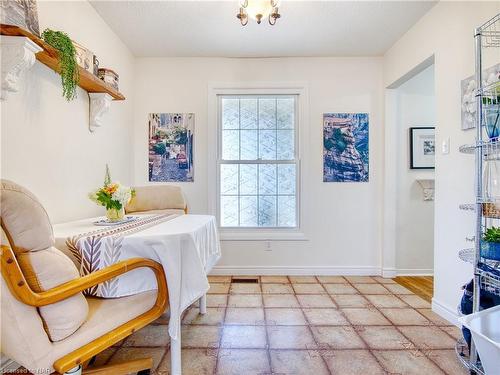 15 Stonegate Drive, St. Catharines, ON - Indoor Photo Showing Dining Room