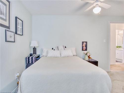 15 Stonegate Drive, St. Catharines, ON - Indoor Photo Showing Bedroom