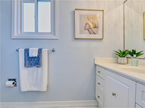 15 Stonegate Drive, St. Catharines, ON - Indoor Photo Showing Bathroom