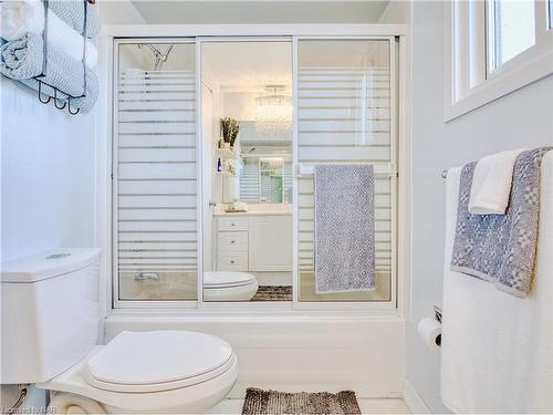 15 Stonegate Drive, St. Catharines, ON - Indoor Photo Showing Bathroom