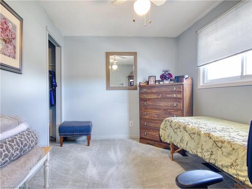 15 Stonegate Drive, St. Catharines, ON - Indoor Photo Showing Bedroom