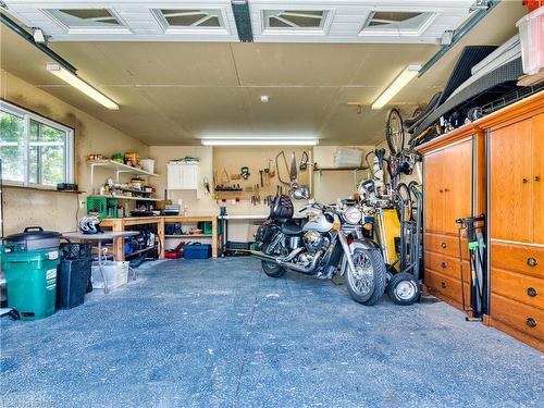 15 Stonegate Drive, St. Catharines, ON - Indoor Photo Showing Garage