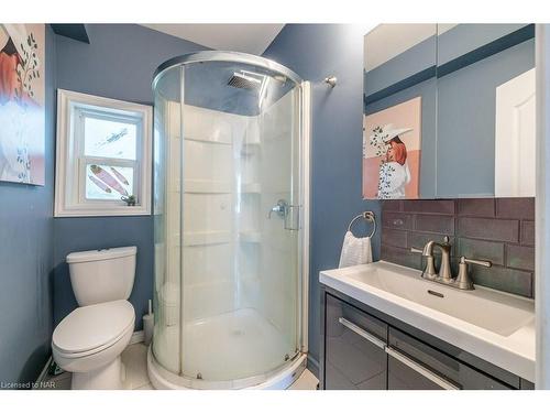 115 Pelham Road, St. Catharines, ON - Indoor Photo Showing Bathroom