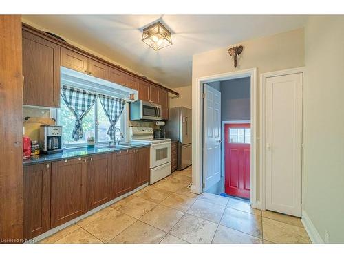 115 Pelham Road, St. Catharines, ON - Indoor Photo Showing Kitchen